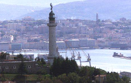 Faro della Vittoria 2.jpg (31604 byte)