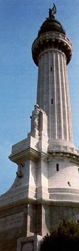 Faro_della_Vittoria_3.jpg (13513 byte)